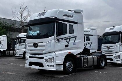 Пластик тягач Faw J7