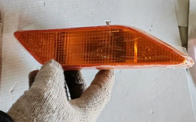 «Указатель поворота FAW J7 правый 3726020-2000-C00/F» – №1