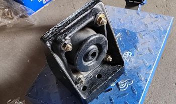 «Кронштейн с подушкой перед ДВС FAW J6 1001035-76A» – №1