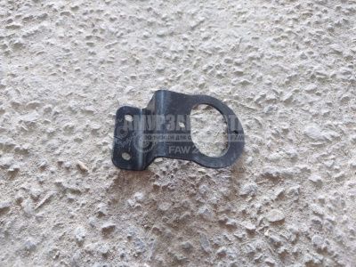 «Кронштейн фонаря габаритного FAW J7 бок 3733012-2000/C» – №1