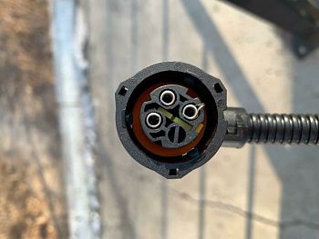 «Фишка противотуманной фары J6 (3 контакта)» – №1