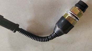 «Кнопка (переключатель подъема кабины) J6 3735080-A01/B» – №1