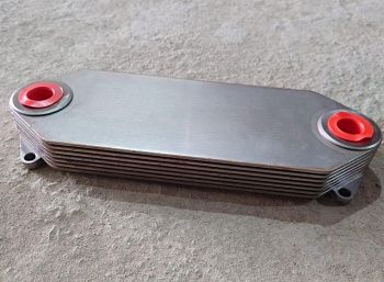 «Теплообменник (радиатор масляный) ОЕМ FAW J6 1013010-81D » – №1