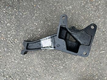 «Кронштейн  кабины (ГУРа) L 3403016-13C 8х4 J6 ОЕМ» – №1