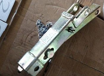 «Кронштейн (опора) замка кабины в сборе J6 5002048-A01+5002050-A01» – №1